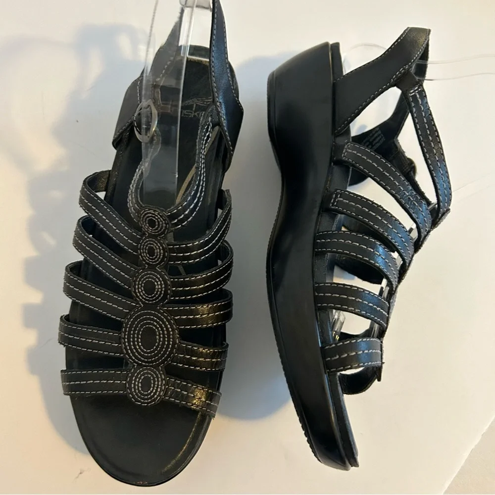 Dansko Drea genuine leather black strappy sandals size 10.5 EU 41